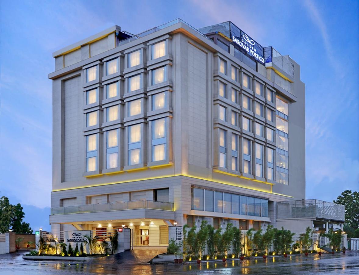 Golden Sarovar Portico Hotel Amritsar Exterior foto